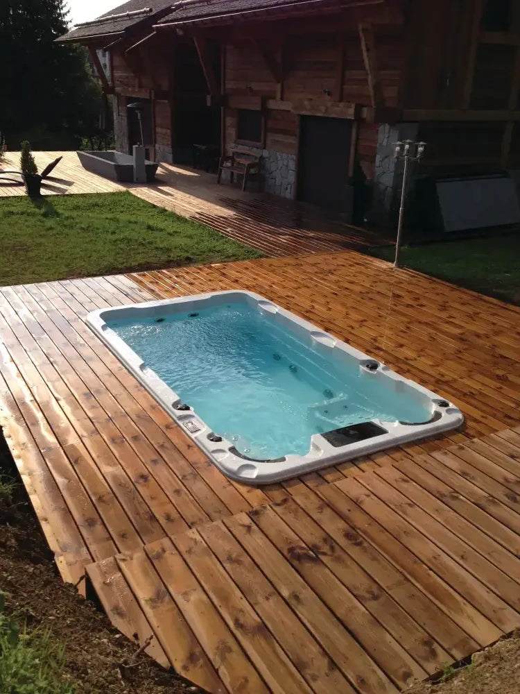 PassionSpa Aquatic 1 swim spa – Sport Collection, blue water, wooden deck
